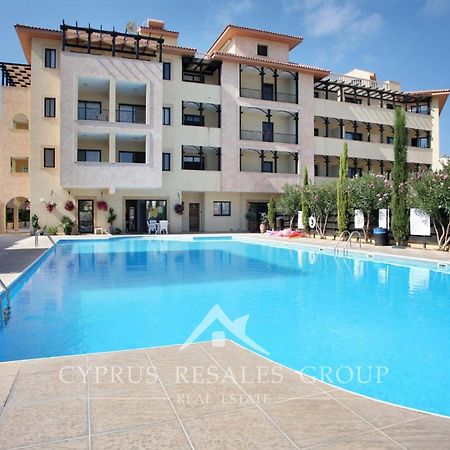 Pool Side 2 Bedroom Queens Gardens Complex Paphos Esterno foto