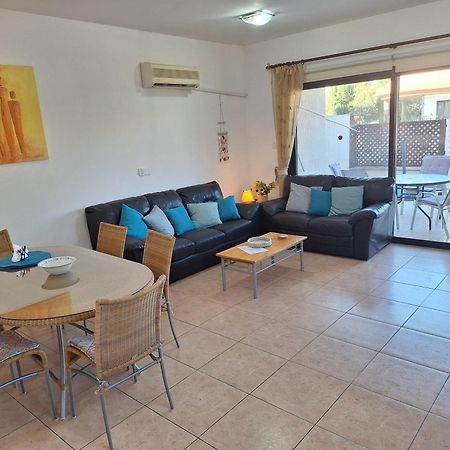 Pool Side 2 Bedroom Queens Gardens Complex Paphos Esterno foto