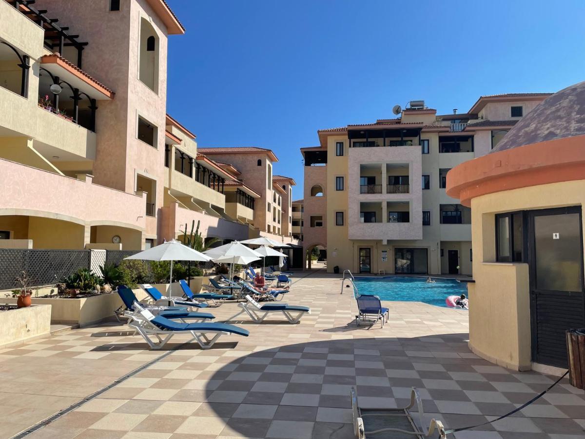 Pool Side 2 Bedroom Queens Gardens Complex Paphos Esterno foto