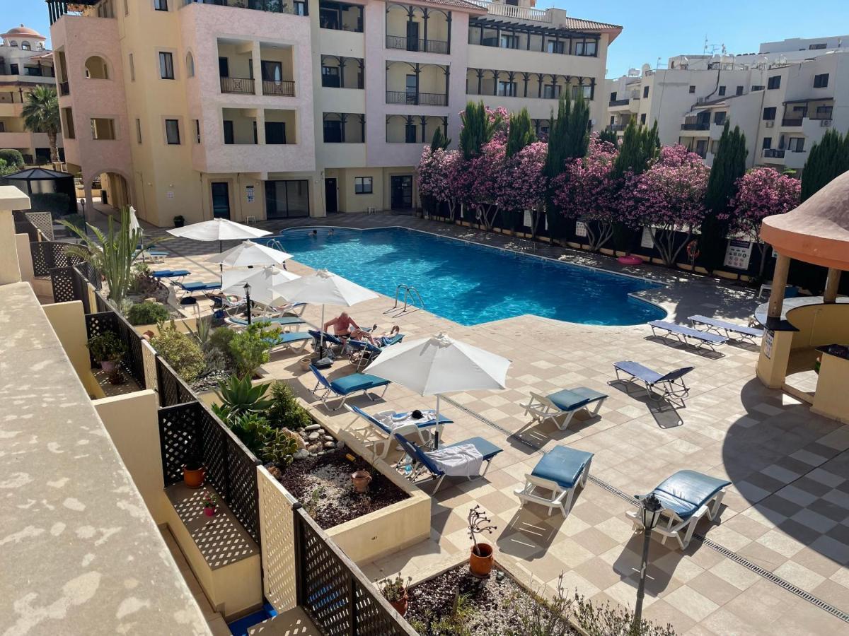 Pool Side 2 Bedroom Queens Gardens Complex Paphos Esterno foto