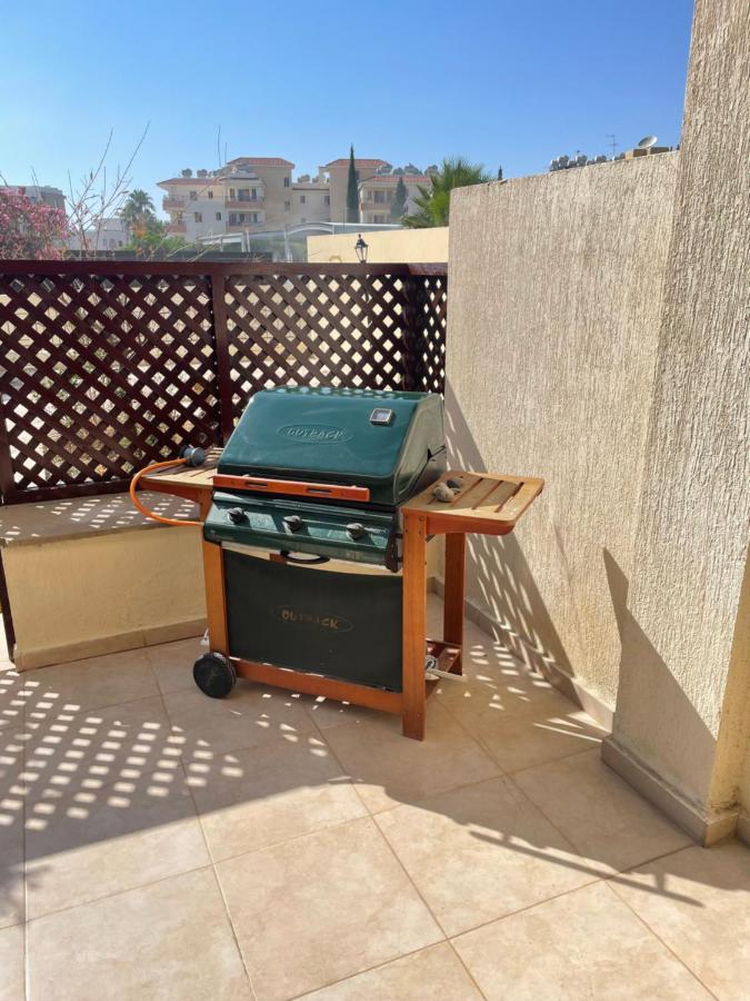 Pool Side 2 Bedroom Queens Gardens Complex Paphos Esterno foto