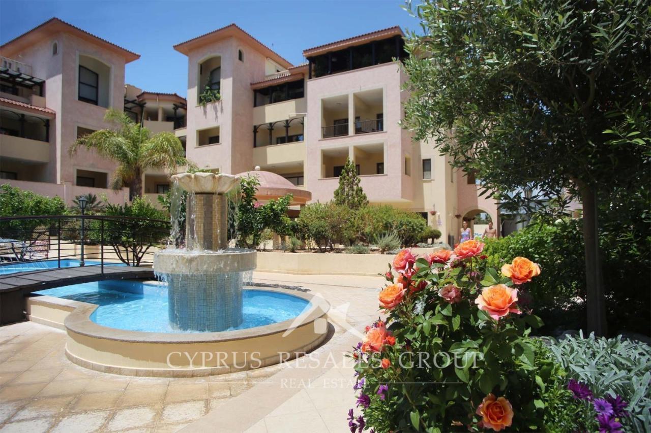Pool Side 2 Bedroom Queens Gardens Complex Paphos Esterno foto