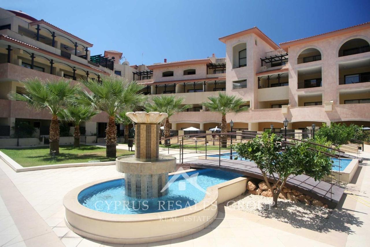 Pool Side 2 Bedroom Queens Gardens Complex Paphos Esterno foto