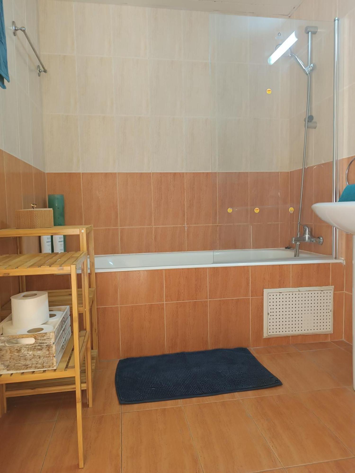 Pool Side 2 Bedroom Queens Gardens Complex Paphos Esterno foto
