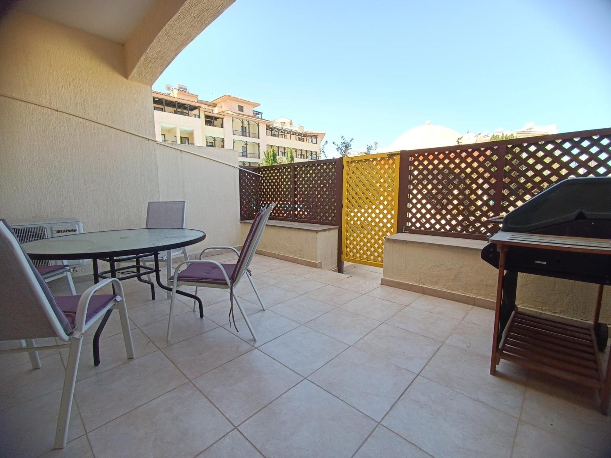 Pool Side 2 Bedroom Queens Gardens Complex Paphos Esterno foto