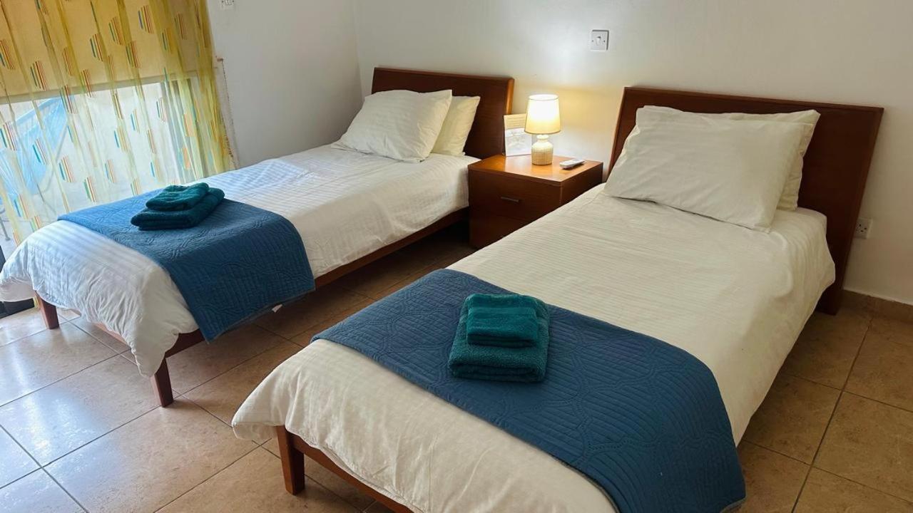 Pool Side 2 Bedroom Queens Gardens Complex Paphos Esterno foto